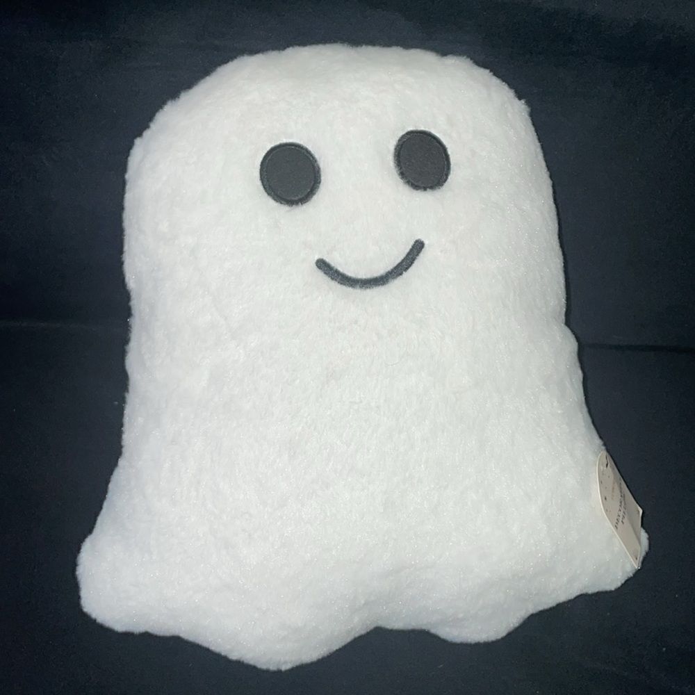 NWT Target bulleyes playground white smiley ghost Halloween decor pillow 2024